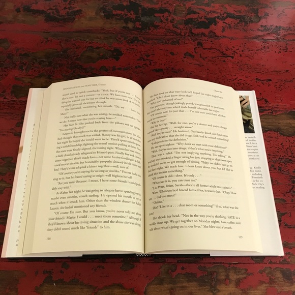 ⚜️⚜️Autographed fiction book “honey” by me 😜 - Picture 6 of 7